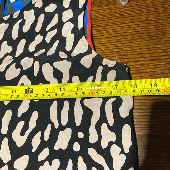 DVF | 100% Silk Print Tank Top. Animal print. Size P. Small - Picture 6 of 7